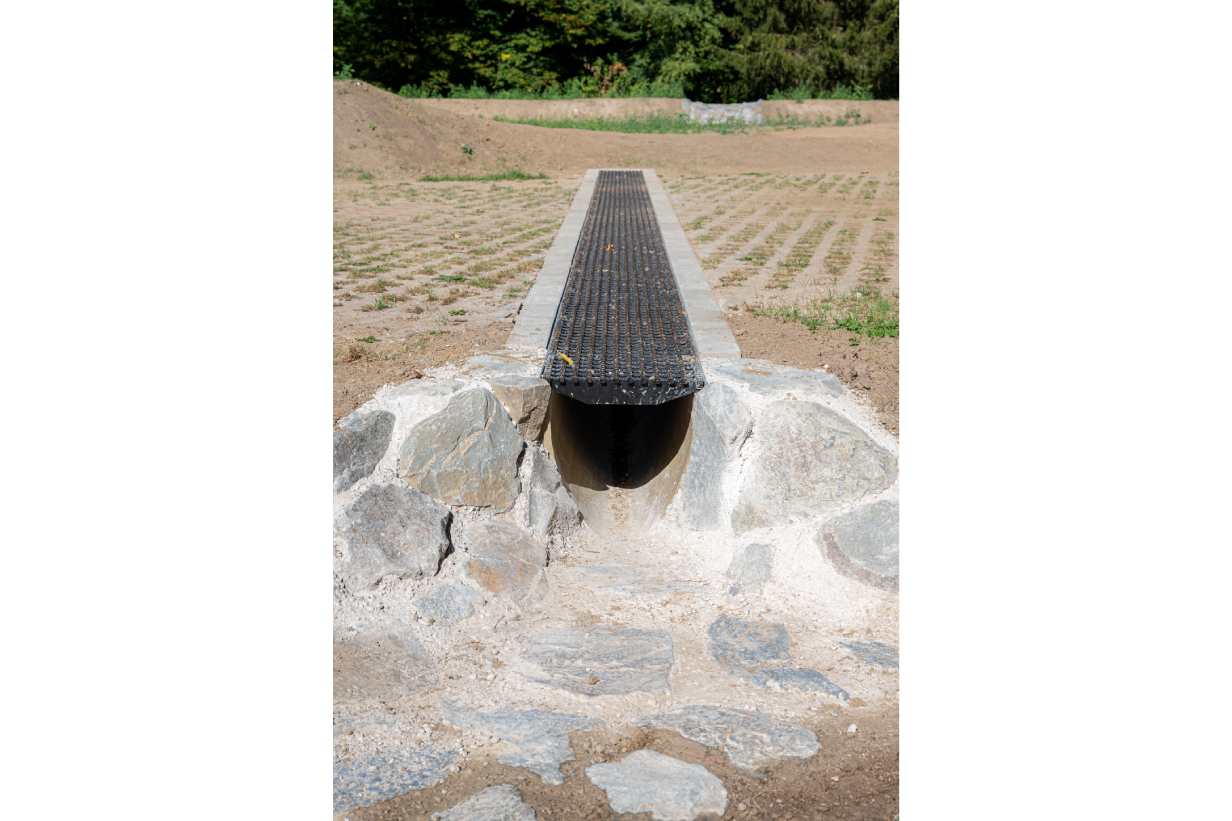 Muldensystem zur Entwässerung nach Freiflächenplanung nach HOAI.